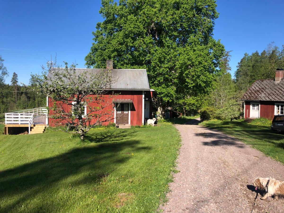 Mysig Lantlig Stuga, Nycklaroer Korsberga Esterno foto